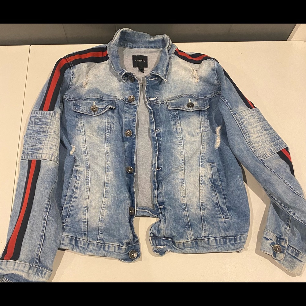 WT02 men’s blue denim jacket w/ red & blue stripe down sleeve size L